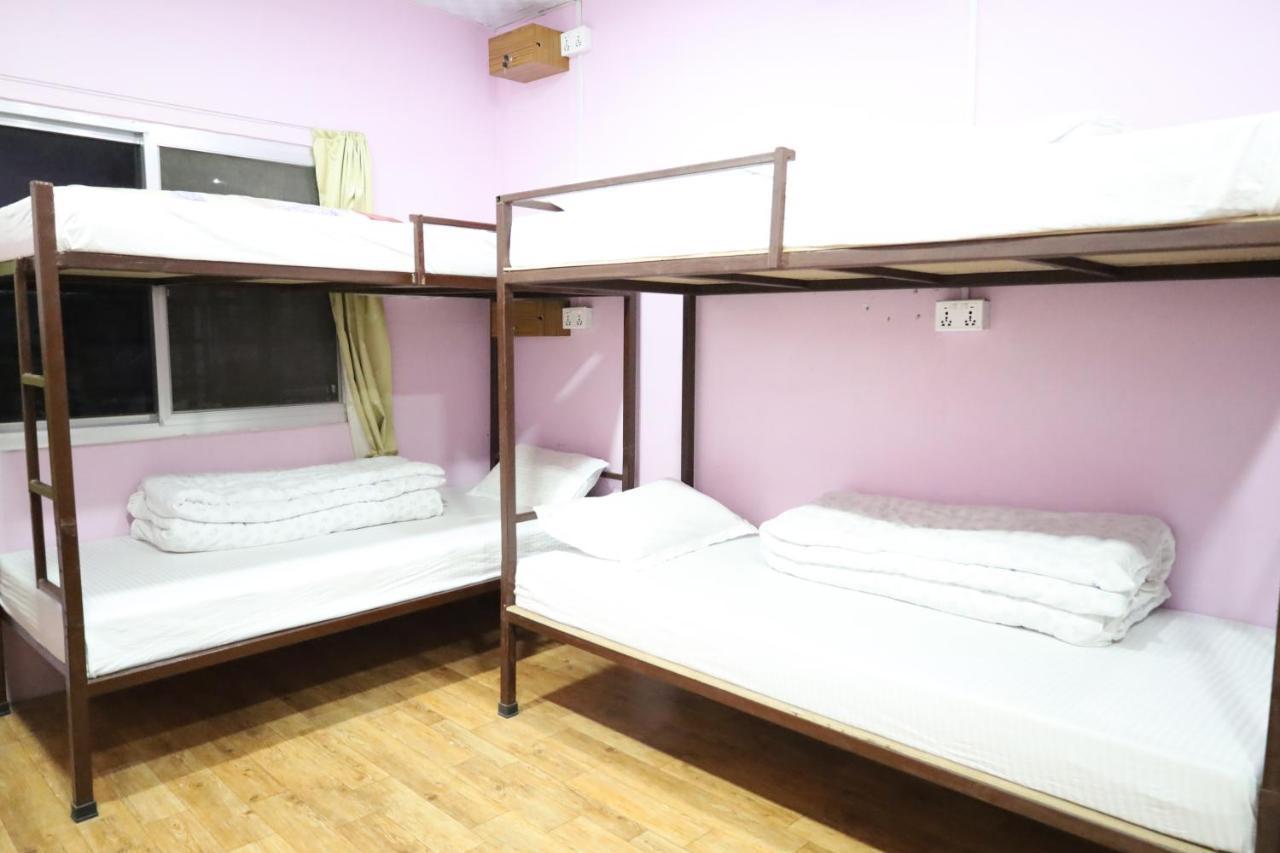 Margik Backpackers Hostel Pokhara Extérieur photo