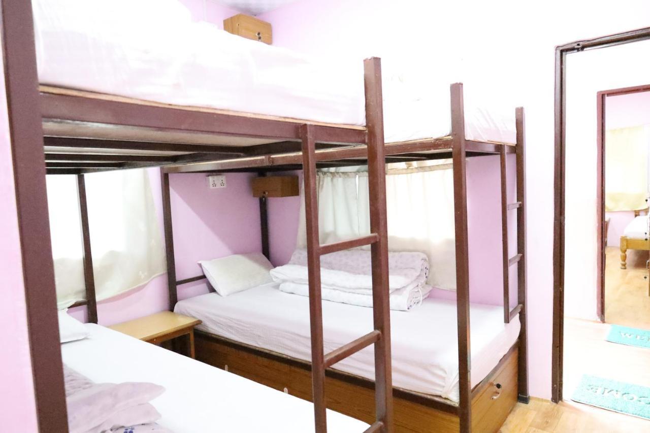 Margik Backpackers Hostel Pokhara Extérieur photo